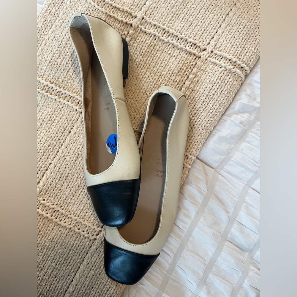 Elegant Beige and Black Women's Flats